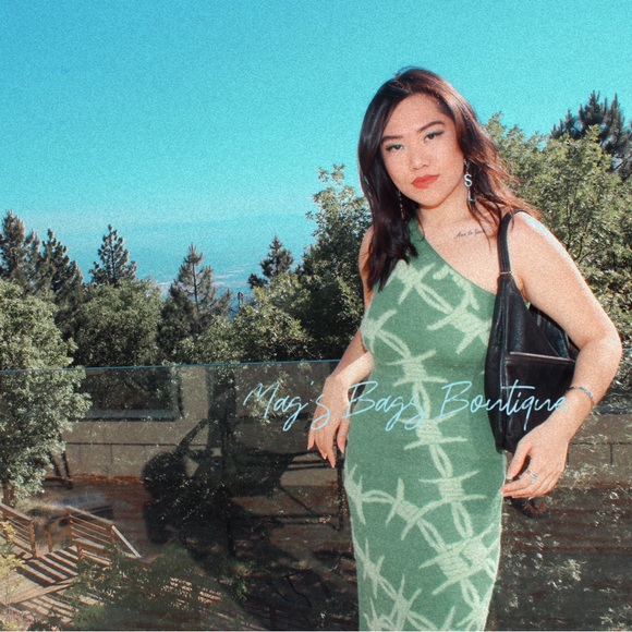 Fendi: Leather Zip Front Pocket Monogram
Hobo Bag (Black) - Picture 17 of 17